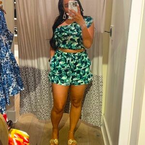 Tropical Green Women's Shorts Set Sz: Medium